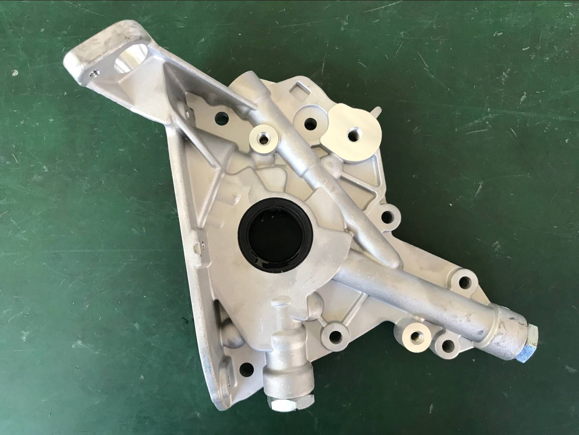 Oil pump for Chevelot   90536036, 90543924 606055