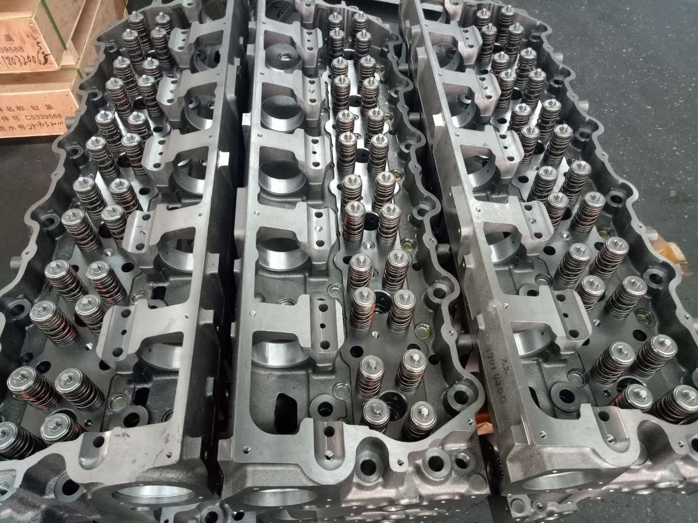 This is an article about the introduction of auto parts engine cylinder head