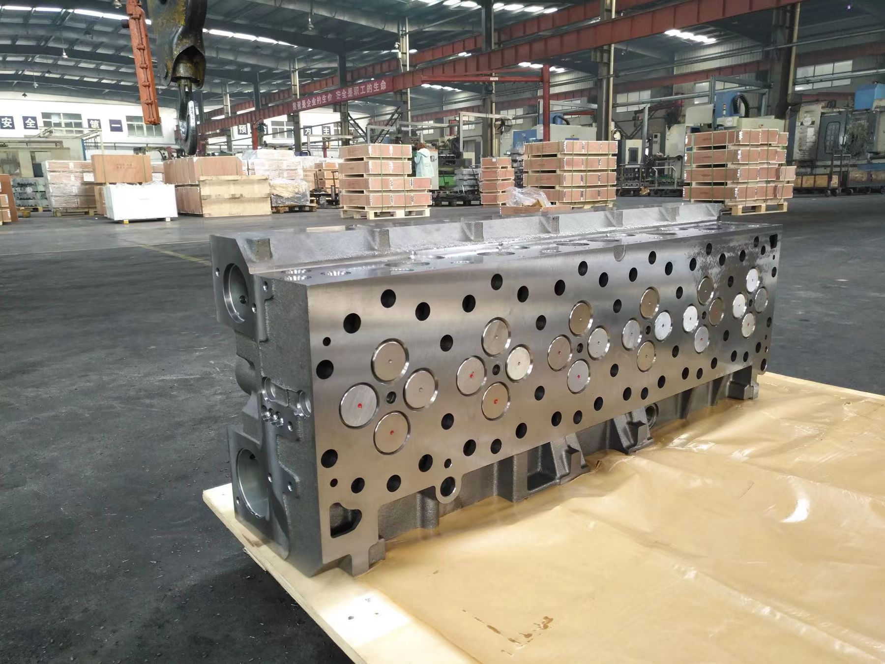 This is an article about the introduction of auto parts engine cylinder head